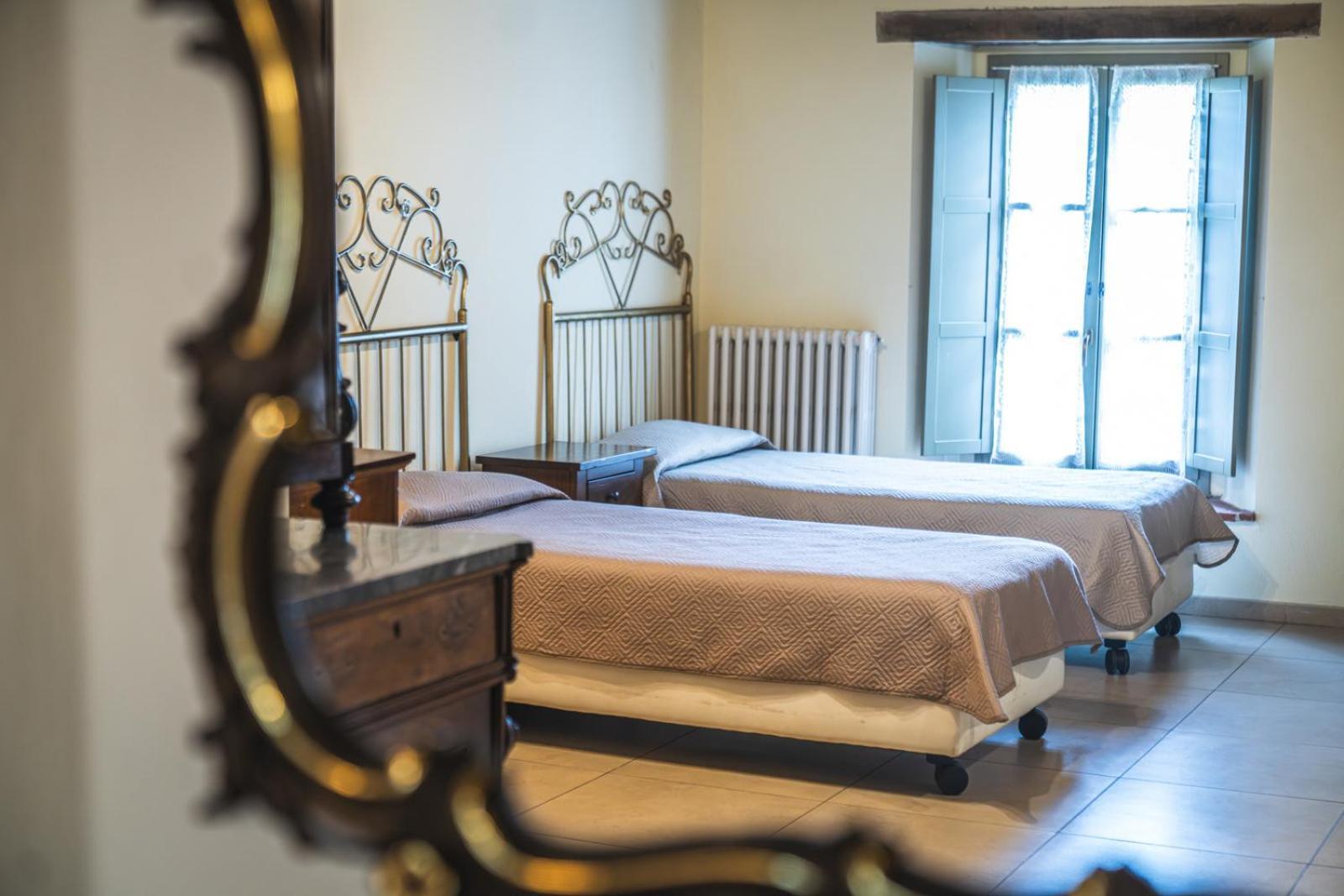 Hotel La Tavola Rotonda Cortemaggiore Екстер'єр фото