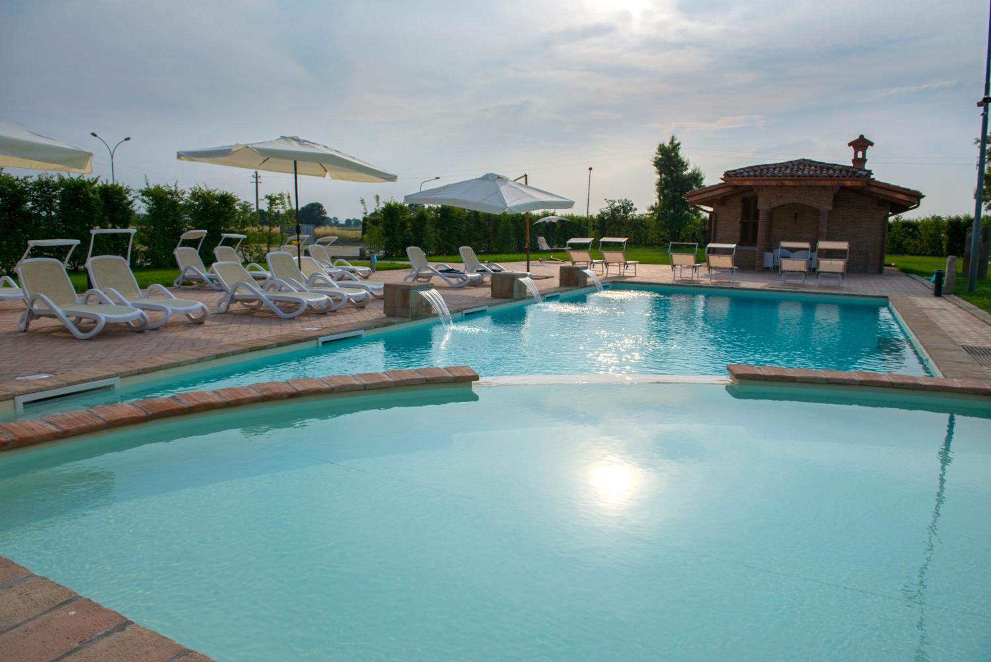 Hotel La Tavola Rotonda Cortemaggiore Екстер'єр фото