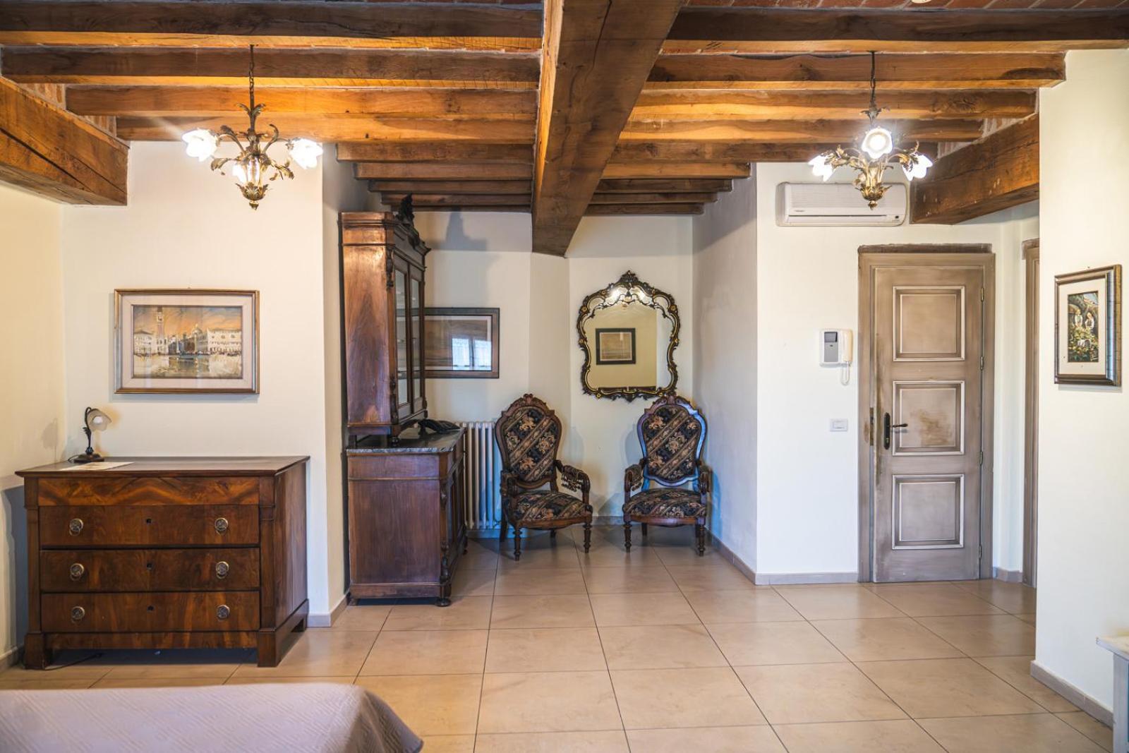 Hotel La Tavola Rotonda Cortemaggiore Екстер'єр фото