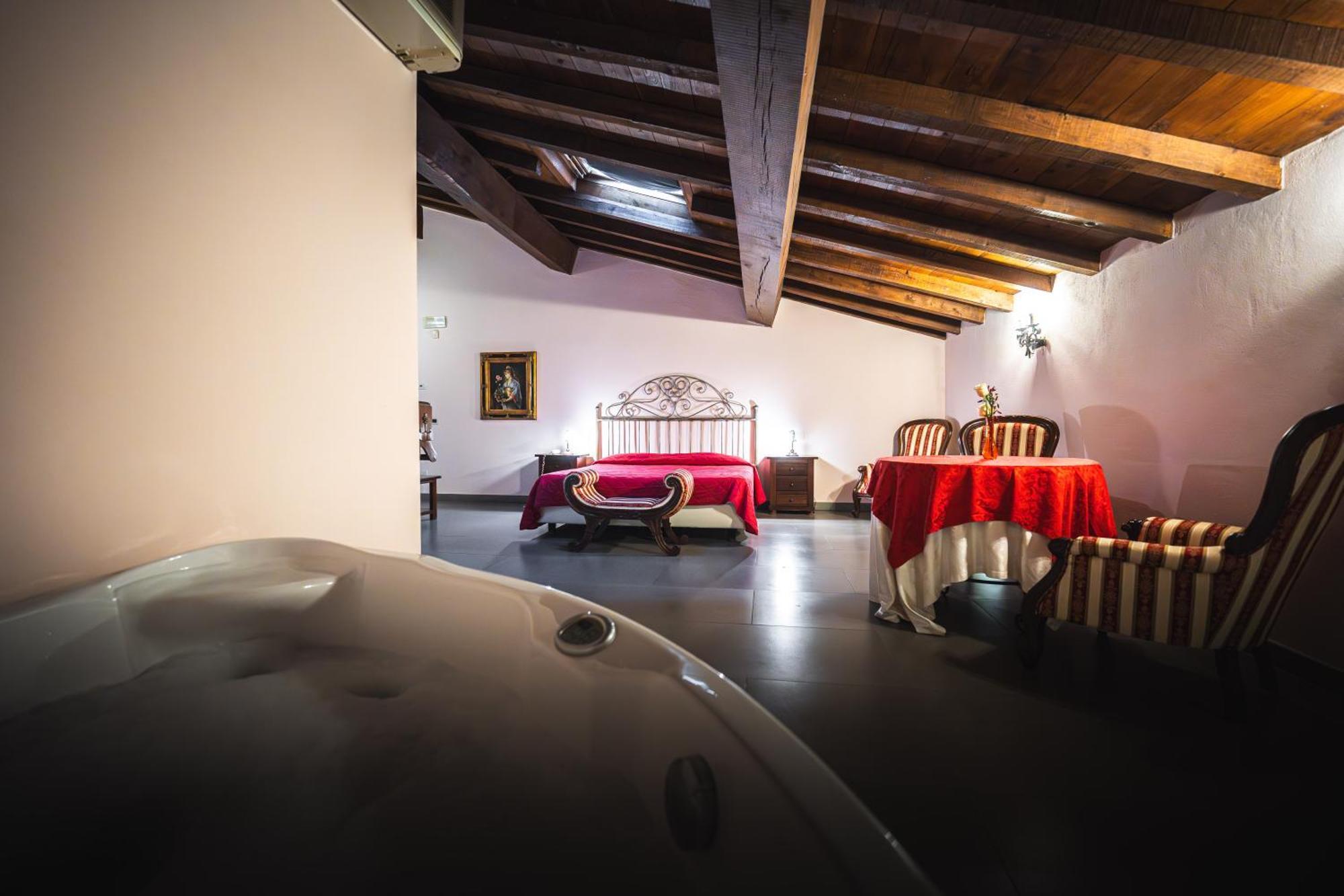 Hotel La Tavola Rotonda Cortemaggiore Екстер'єр фото