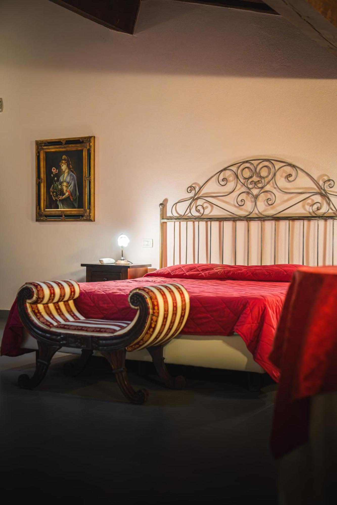 Hotel La Tavola Rotonda Cortemaggiore Екстер'єр фото