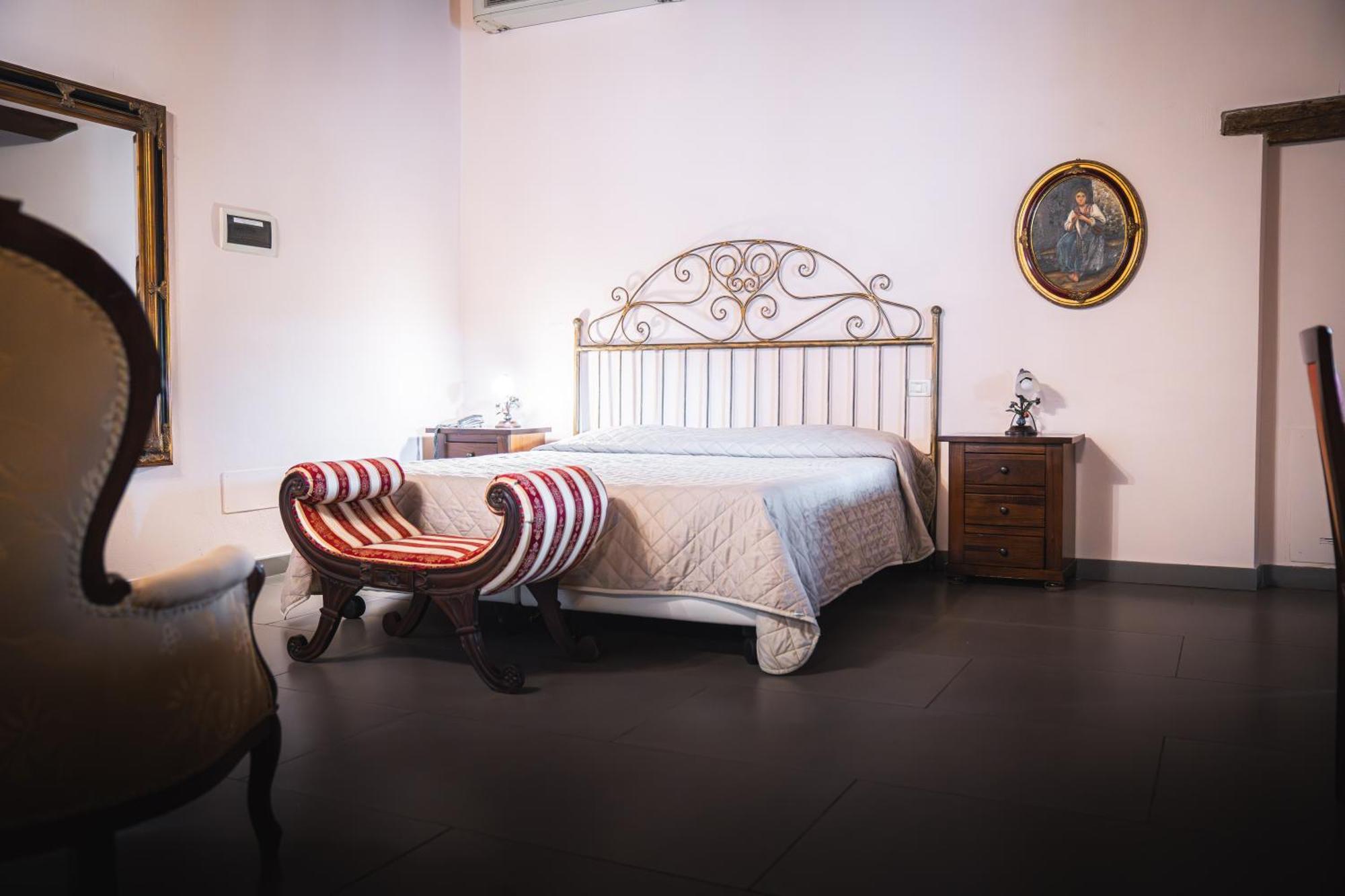 Hotel La Tavola Rotonda Cortemaggiore Екстер'єр фото