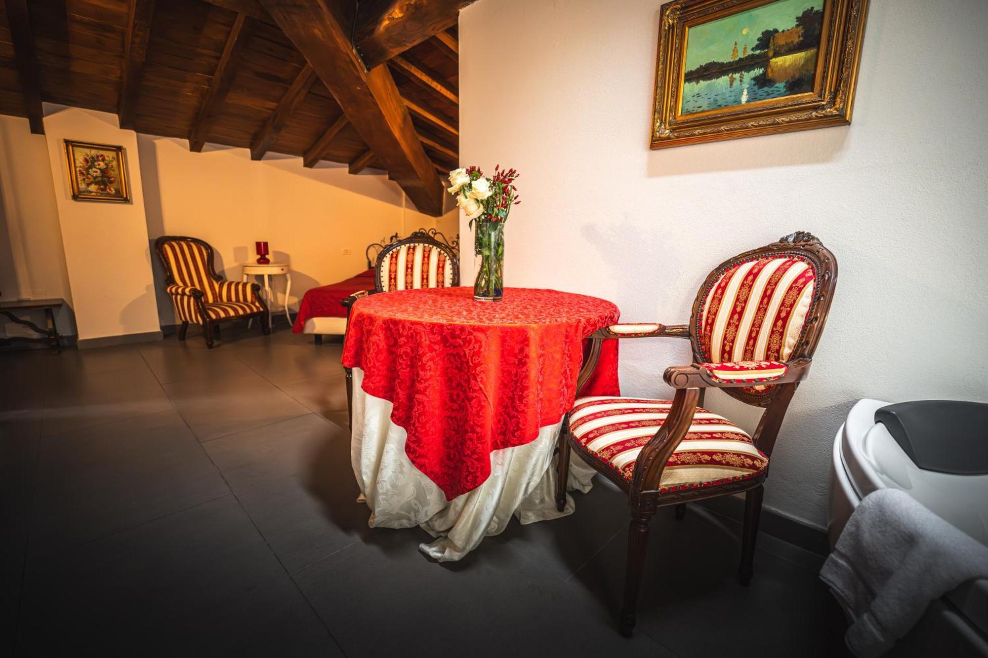 Hotel La Tavola Rotonda Cortemaggiore Екстер'єр фото