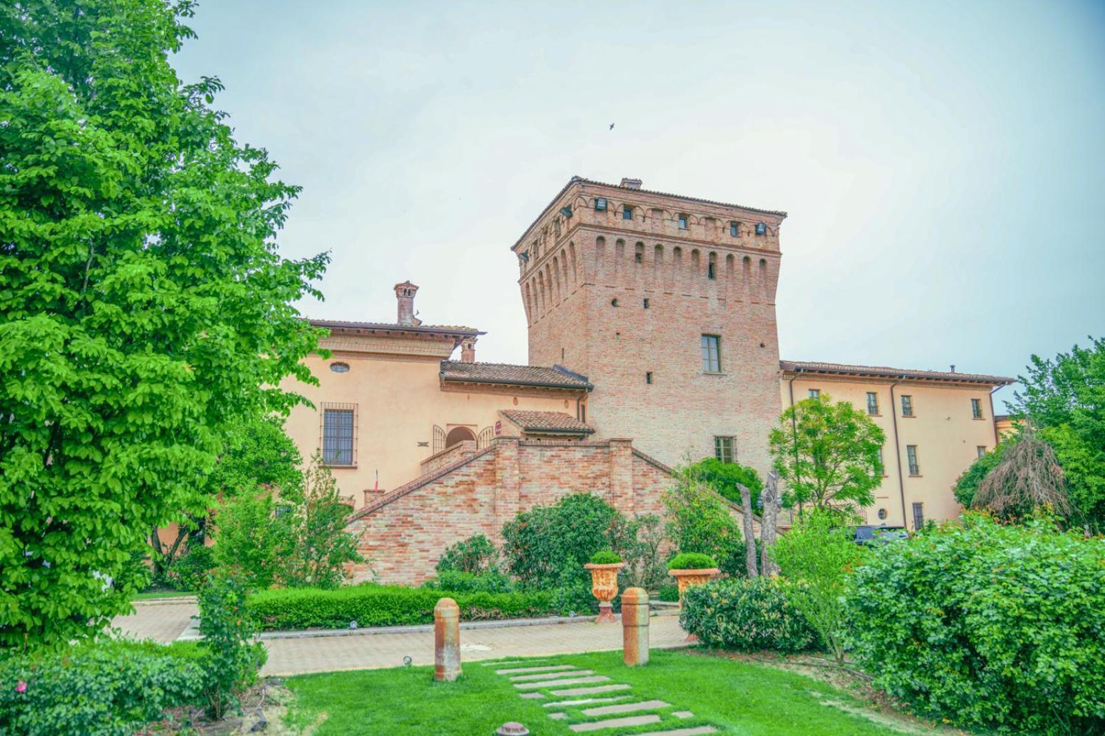Hotel La Tavola Rotonda Cortemaggiore Екстер'єр фото