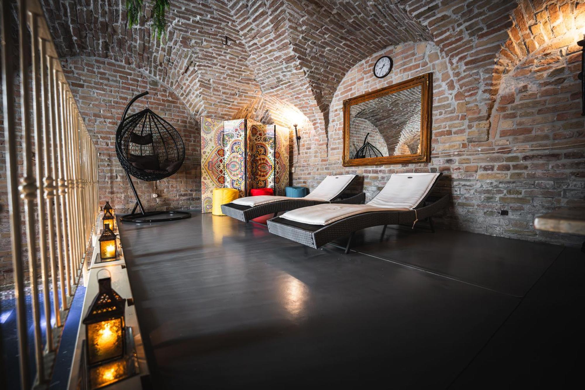 Hotel La Tavola Rotonda Cortemaggiore Екстер'єр фото